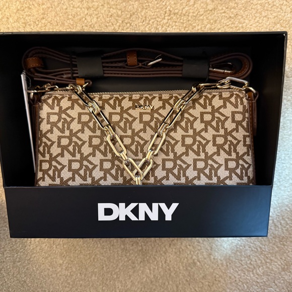 DKNY Bryant Park Small Signature Logo Demi Bag NWT - Picture 1 of 5